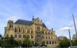 The view of l'Eglise Saint-Eustache from the park (Jardin Nelson Mandela)
