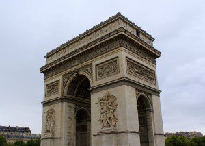 First view of the Arc from outside of the traffic circle
